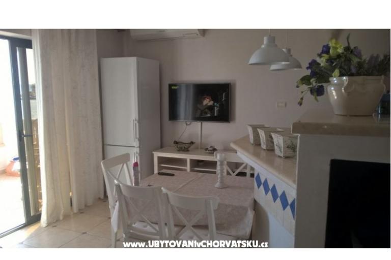 Apartmaji BY THE BEACH-Meri – foto 11
