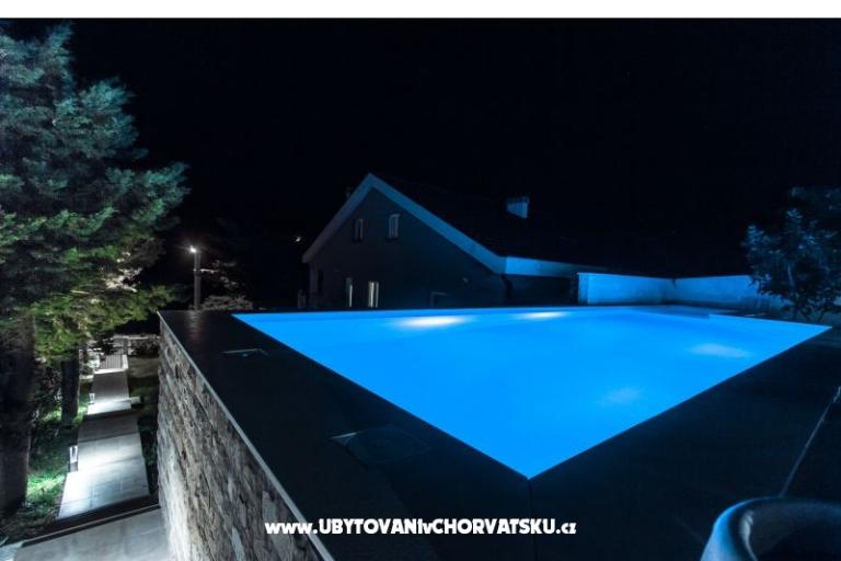 Apartmaji Anita with Pool – foto 14