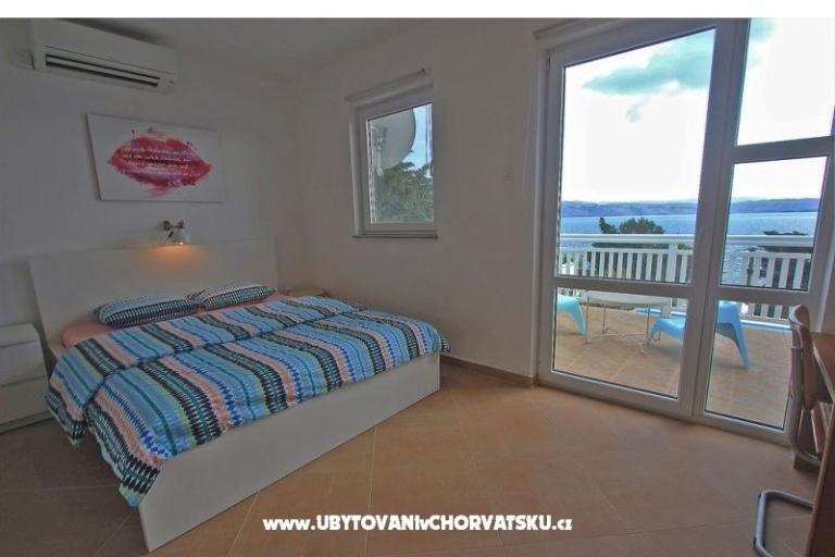 Apartmaji Anita with Pool – foto 17