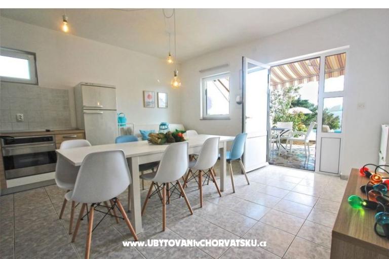 Apartmaji Anita with Pool – foto 6