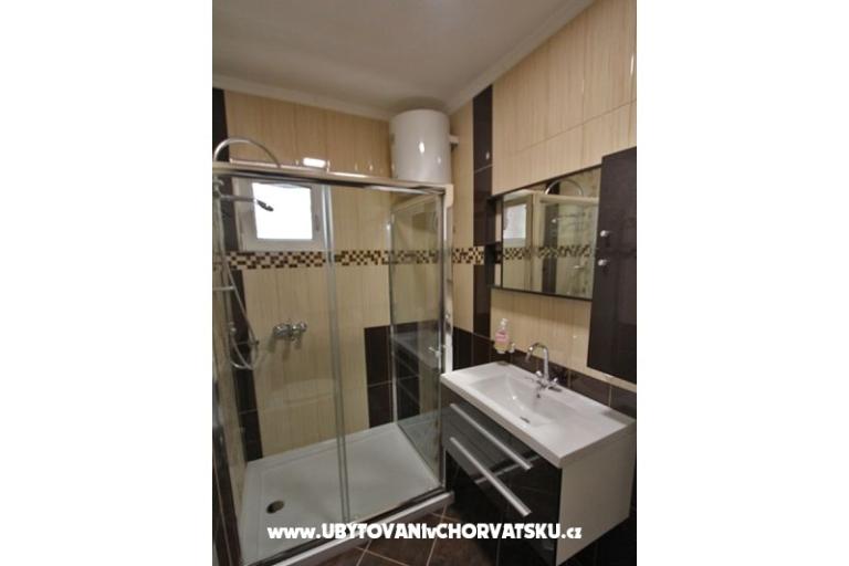 Apartmaji Anita with Pool – foto 8