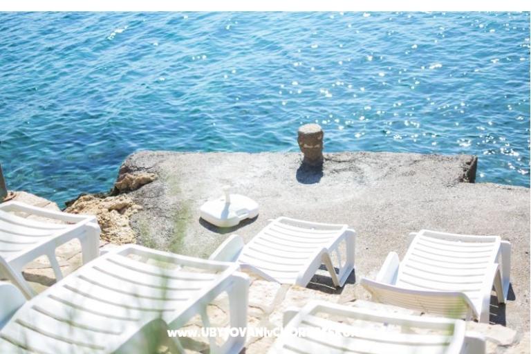 Beachfront Apartmaji Carlo – foto 8