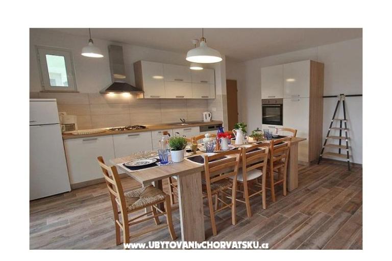 Beachfront Apartmaji Christian – foto 7