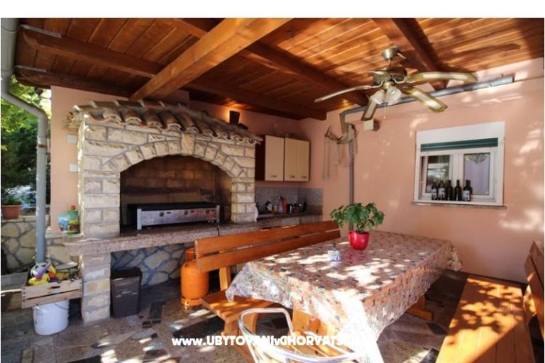 Apartmaji Lucijana Baska – foto 11