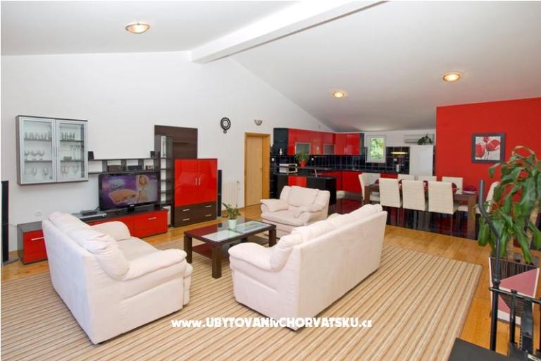 De Lux Apartmaji-SWIMMING POOL – foto 8