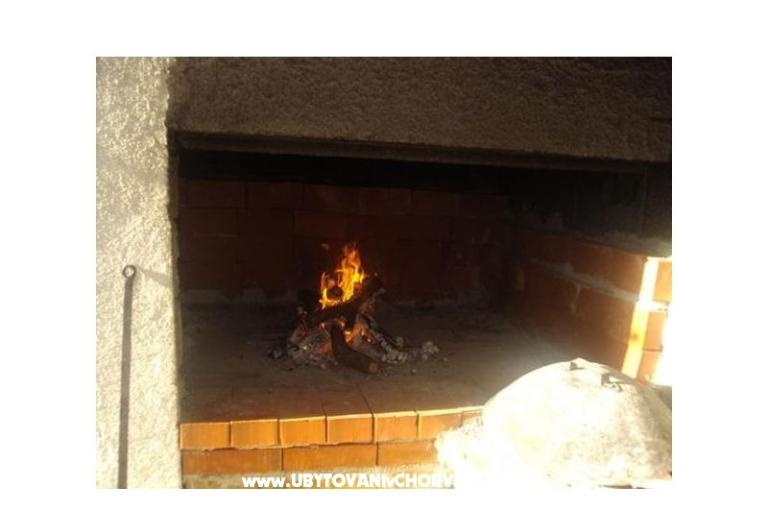 Apartmaji Dinko s grijanim bazenom – foto 13