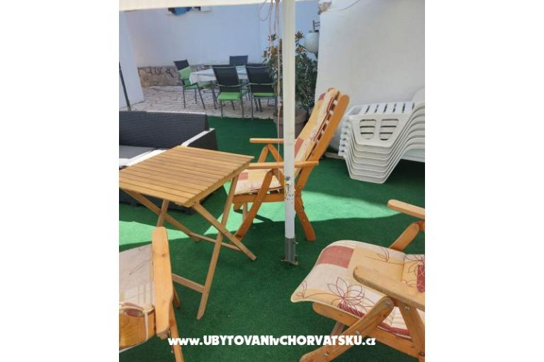 Apartmaji Dinko s grijanim bazenom – foto 15