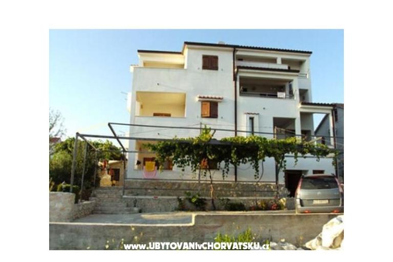 Apartmaji Dinko s grijanim bazenom – foto 2