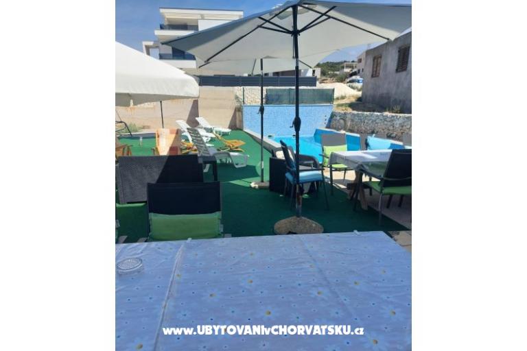 Apartmaji Dinko s grijanim bazenom – foto 8