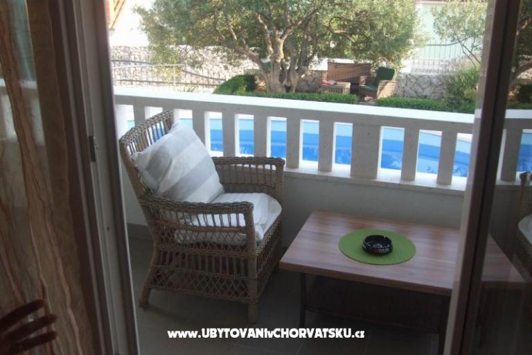 Apartmaji Villa MANDINA z bazenom – foto 11