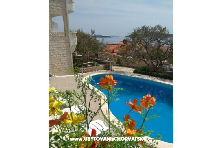 Apartmaji Villa MANDINA z bazenom – foto 15