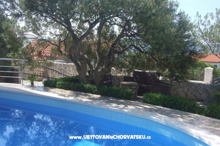 Apartmaji Villa MANDINA z bazenom – foto 17