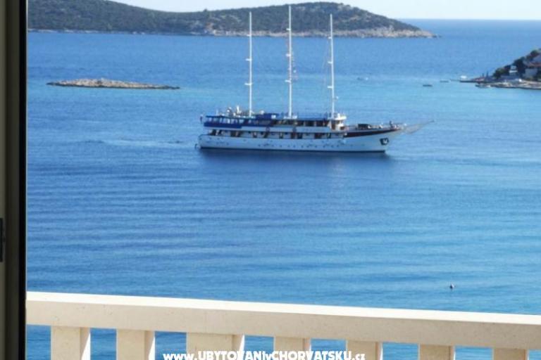 Apartmaji Villa MANDINA z bazenom – foto 3