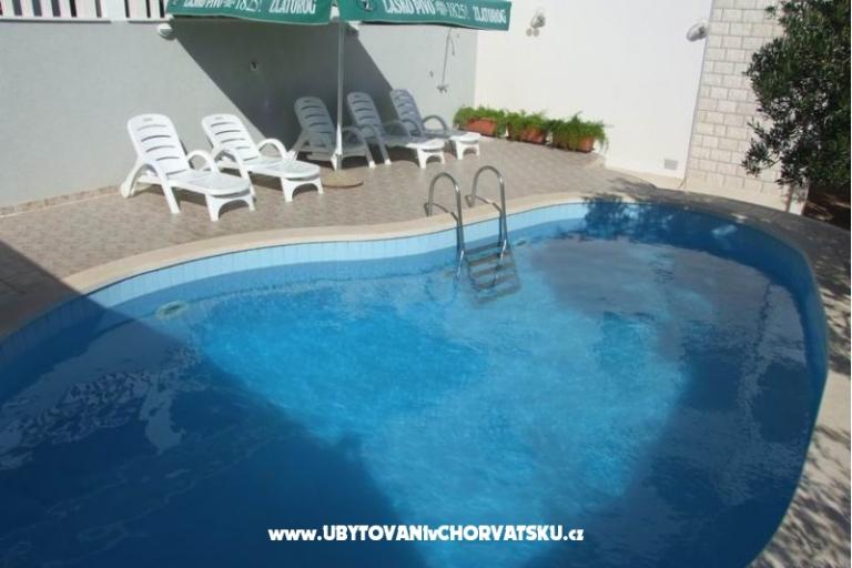 Apartmaji Villa MANDINA z bazenom – foto 5