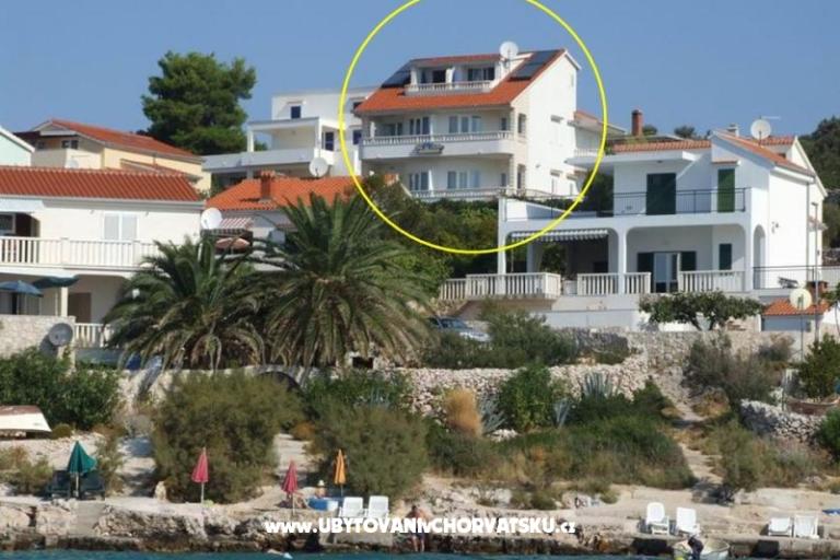 Apartmaji Villa MANDINA z bazenom – foto 7