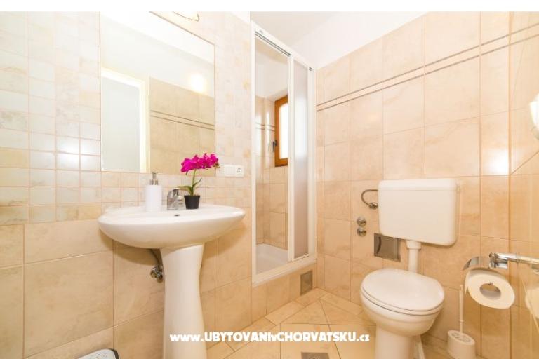 Apartmaji Vila Nena z bazenom – foto 17