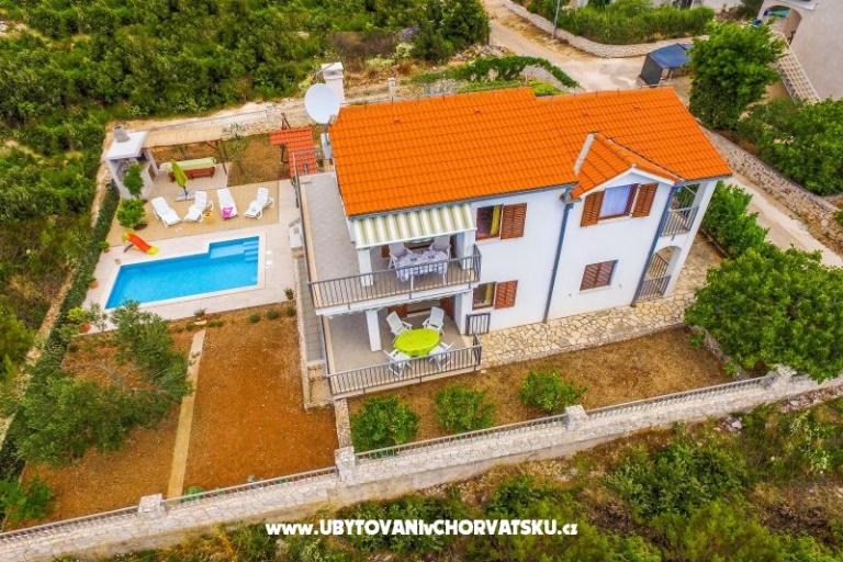 Apartmaji Vila Nena z bazenom – foto 2
