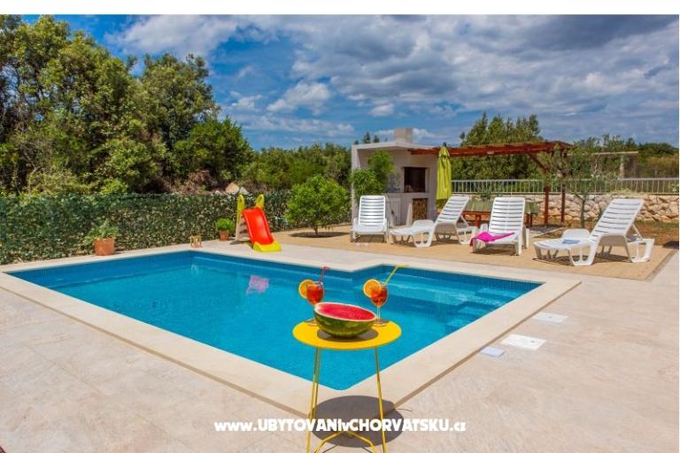 Apartmaji Vila Nena z bazenom – foto 7