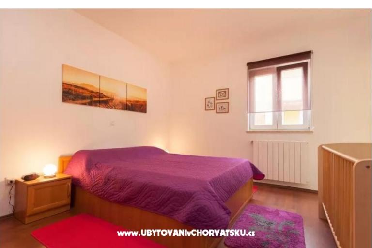 Apartma Oliva D1 z bazenom – foto 13