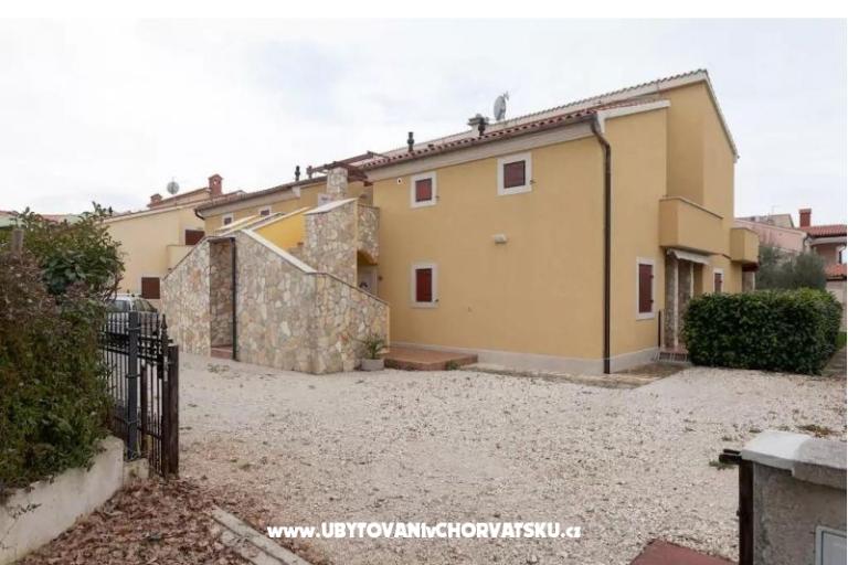 Apartma Oliva D1 z bazenom – foto 16