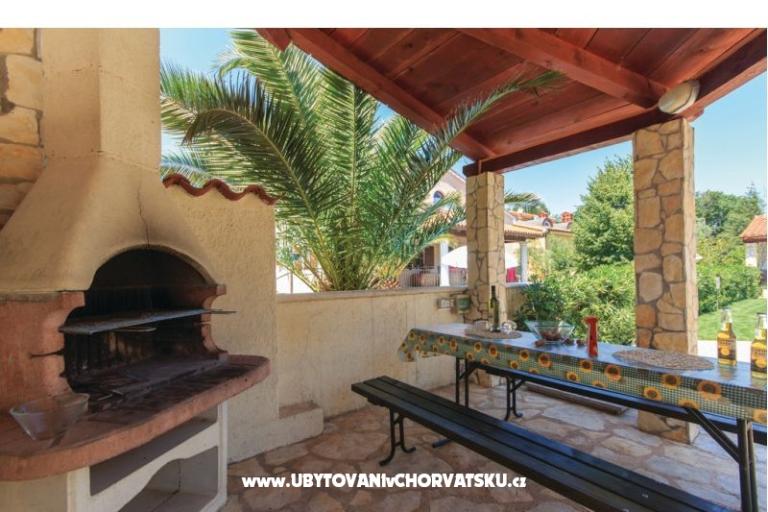 Apartma Oliva D1 z bazenom – foto 3