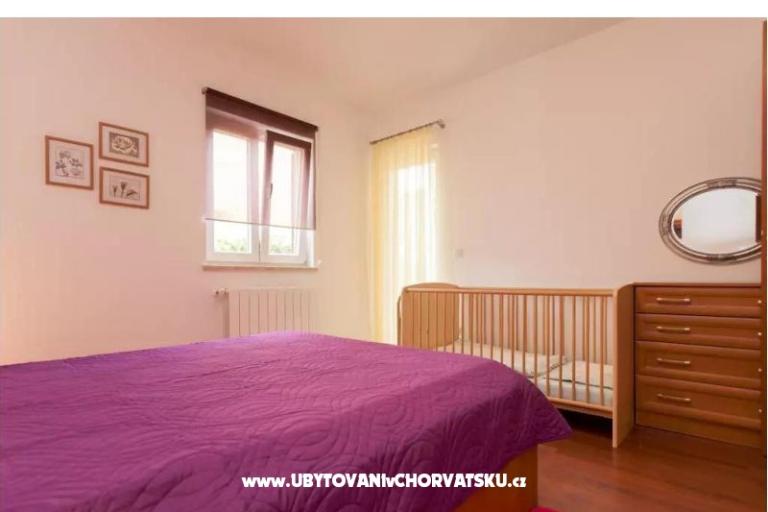 Apartma Oliva D1 z bazenom – foto 6