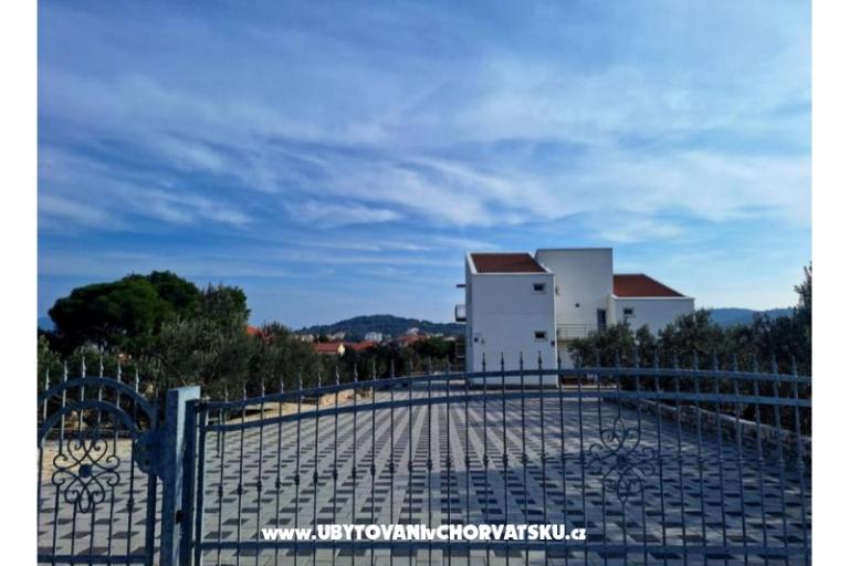 Apartmaji AS sa bazenom – foto 10