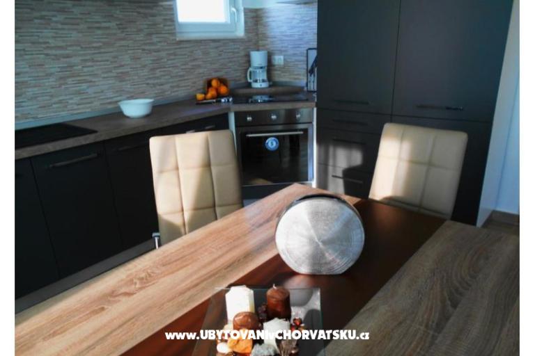 Apartmaji AS sa bazenom – foto 23