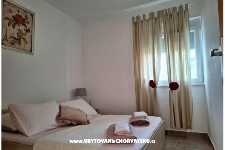 Apartmaji AS sa bazenom – foto 25