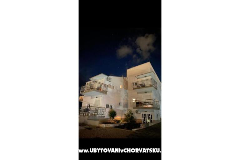 Apartmaji AS sa bazenom – foto 33