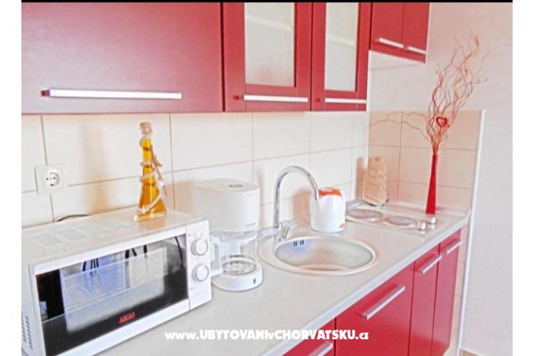 Apartmaji AS sa bazenom – foto 39