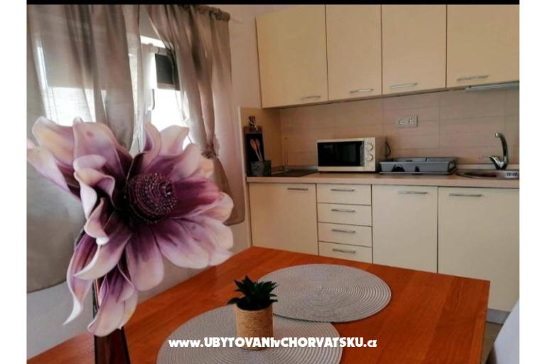 Apartmaji AS sa bazenom – foto 40