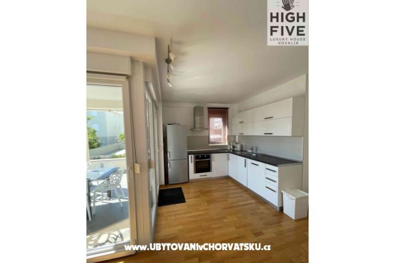 High Five Luxury Hiša Novalja – foto 11