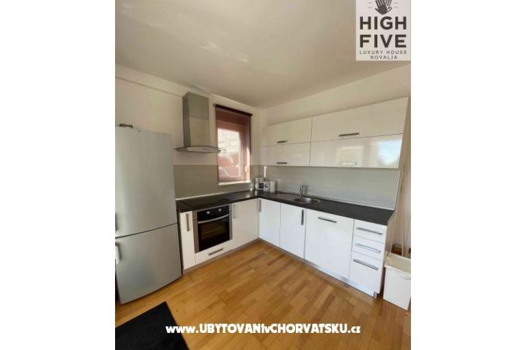 High Five Luxury Hiša Novalja – foto 12