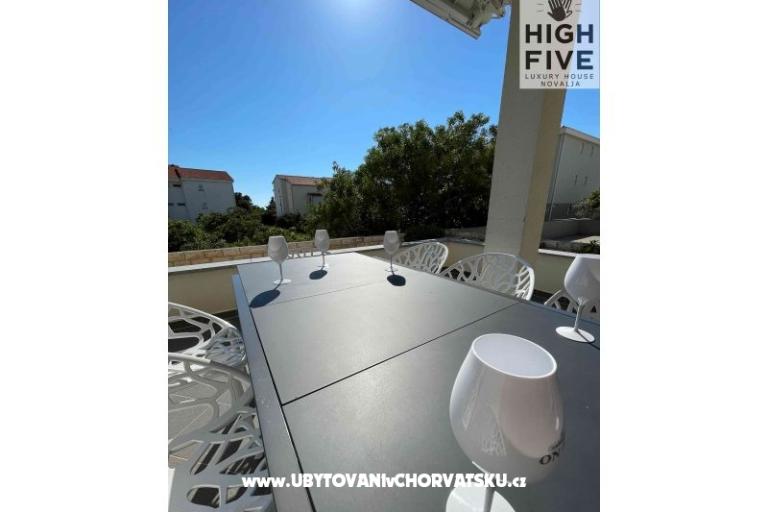 High Five Luxury Hiša Novalja – foto 9