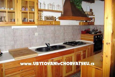 Country Hiša Omis – foto 4