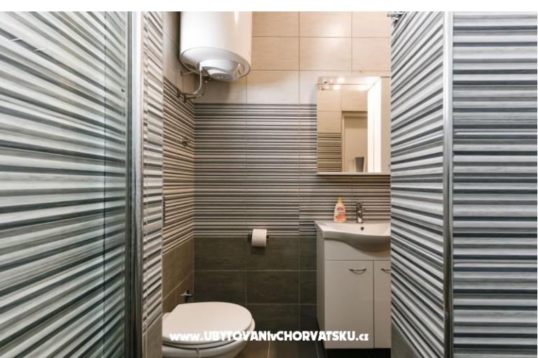 Apartma z bazenom and jacuzzi – foto 11