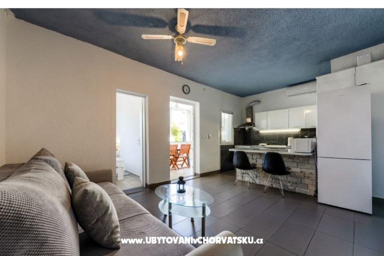 Apartma z bazenom and jacuzzi – foto 17