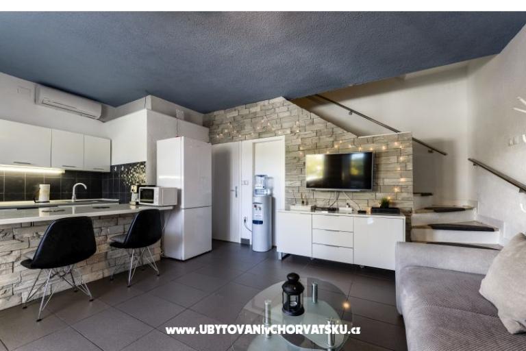 Apartma z bazenom and jacuzzi – foto 21