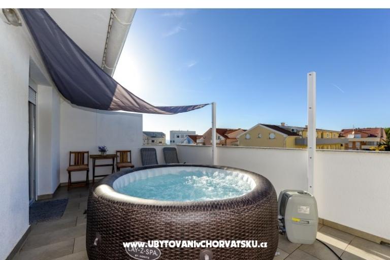 Apartma z bazenom and jacuzzi – foto 22