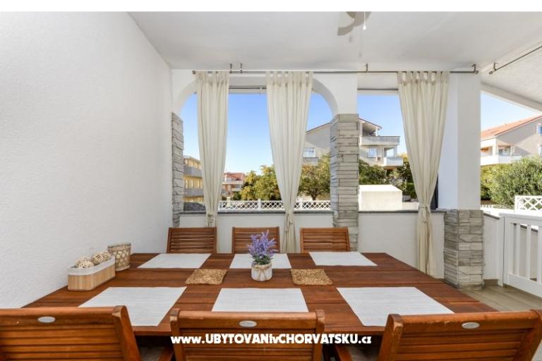 Apartma z bazenom and jacuzzi – foto 23