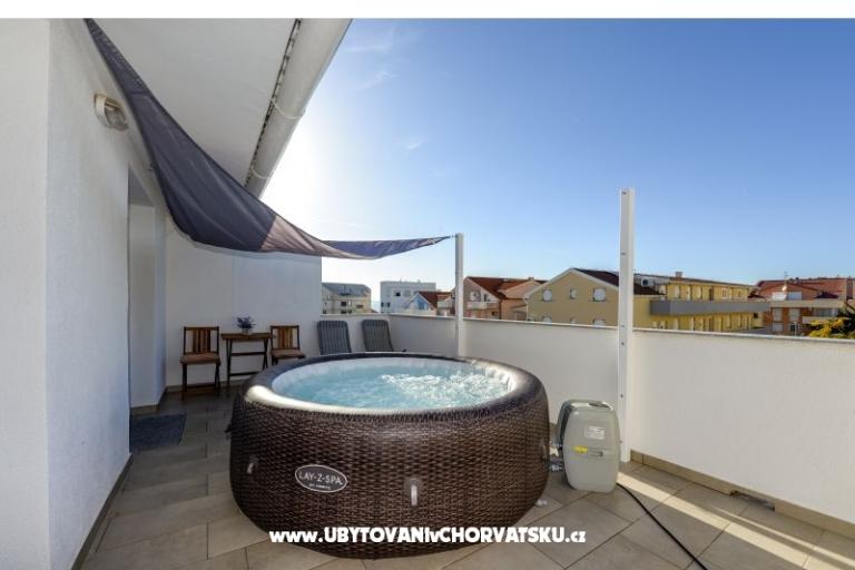 Apartma z bazenom and jacuzzi – foto 26