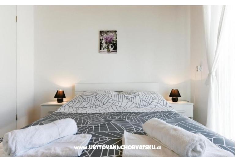 Apartma z bazenom and jacuzzi – foto 27