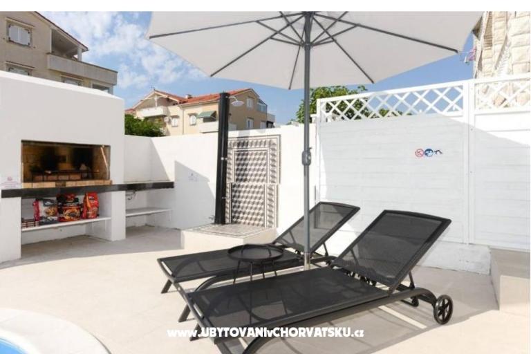 Apartma z bazenom and jacuzzi – foto 30