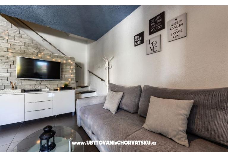 Apartma z bazenom and jacuzzi – foto 31