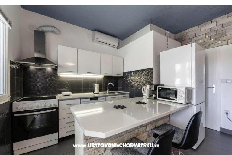 Apartma z bazenom and jacuzzi – foto 5