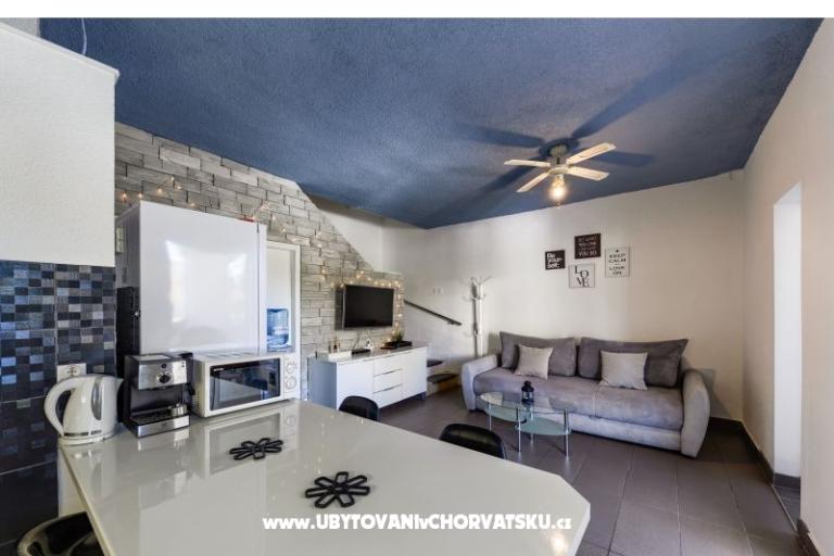 Apartma z bazenom and jacuzzi – foto 6