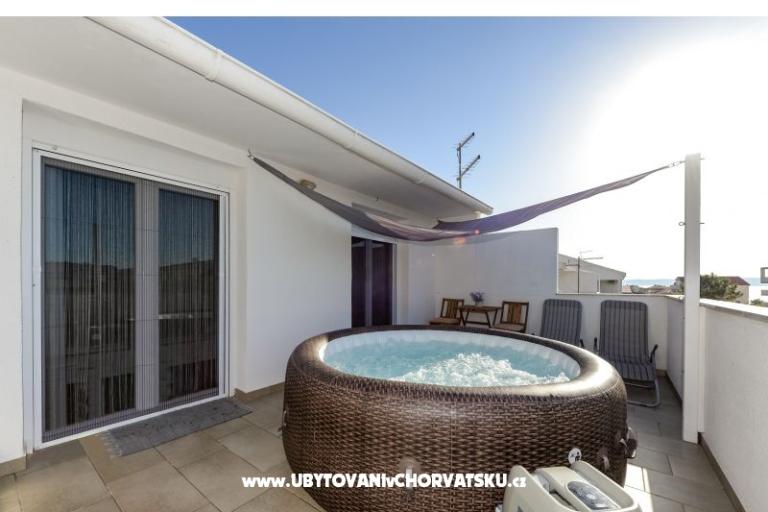 Apartma z bazenom and jacuzzi – foto 7