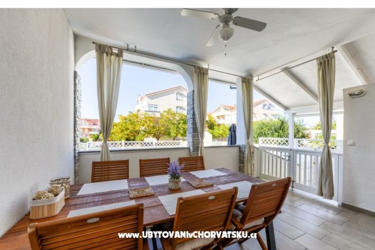Apartma z bazenom and jacuzzi – foto 8
