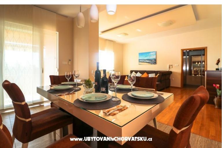  Hiša z bazenom - Villa Marijana  – foto 10